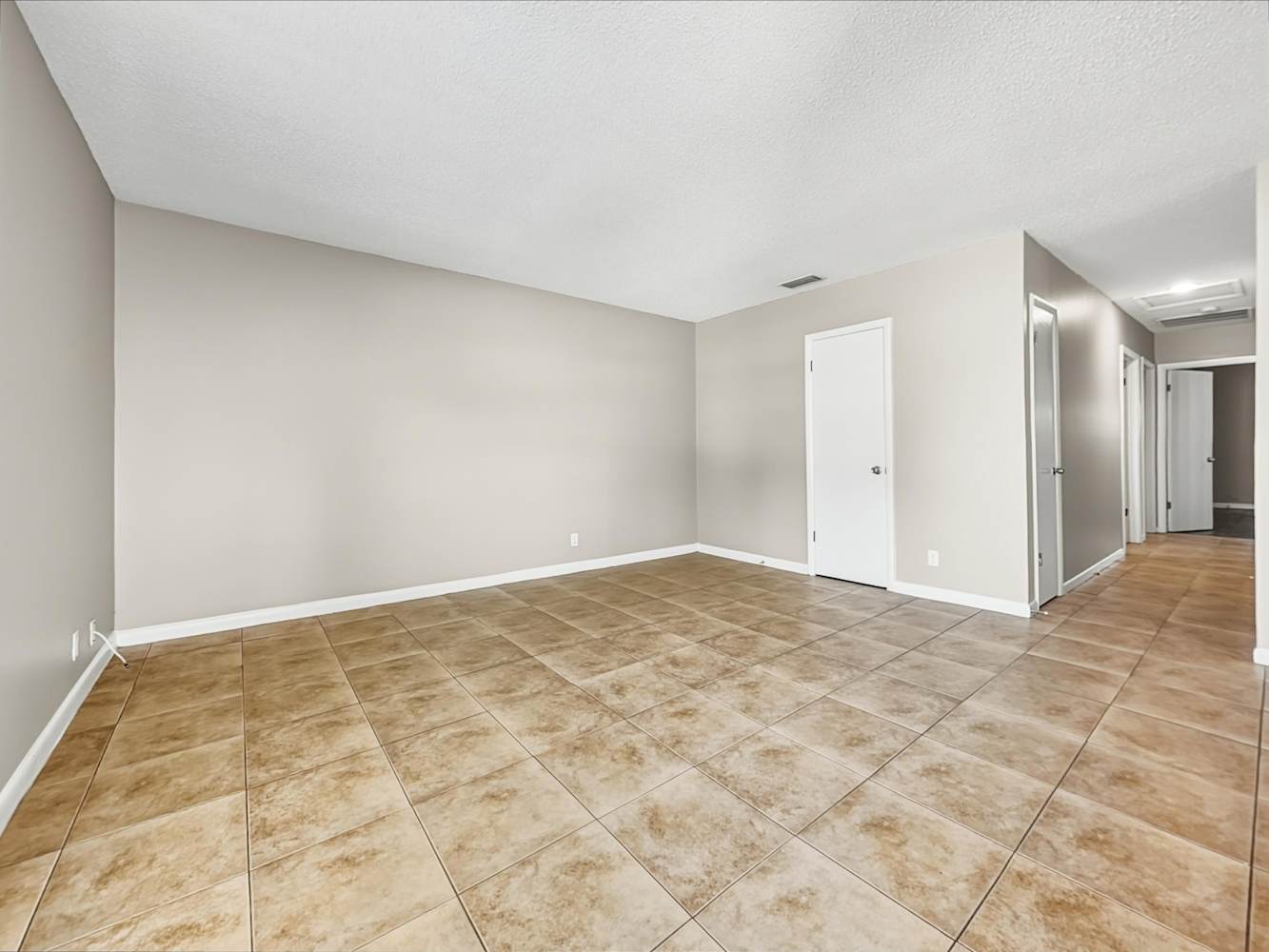 512 E Hilda Dr photo 4