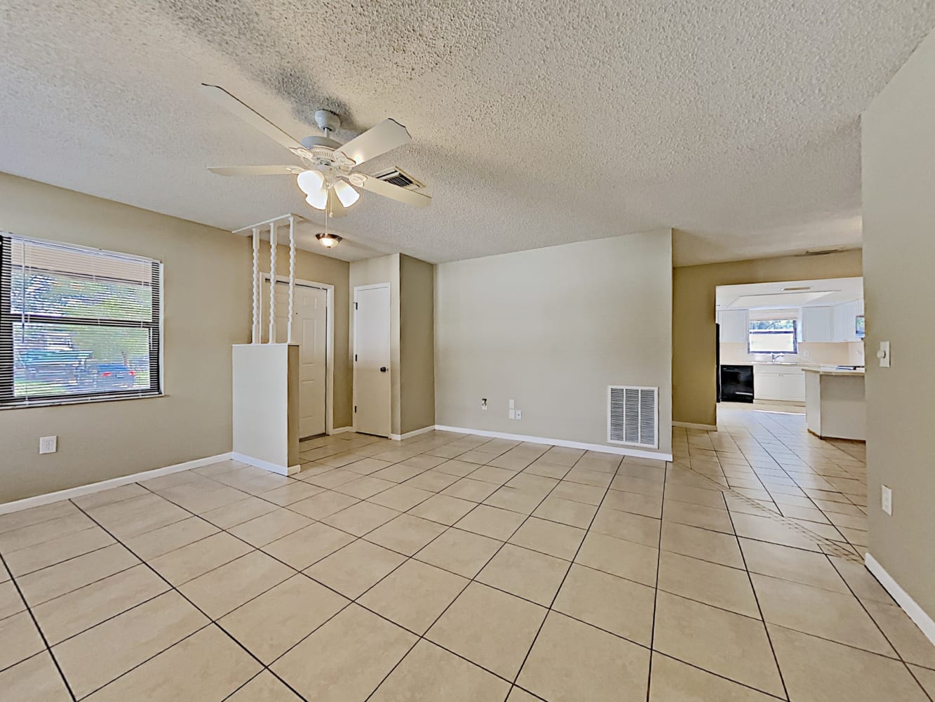 555 Freeport Ave N photo 3