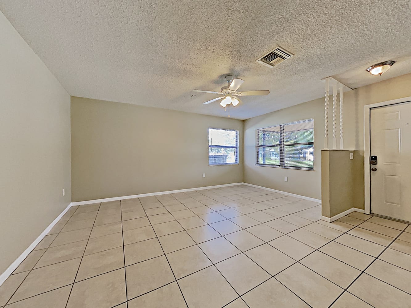 555 Freeport Ave N photo 4