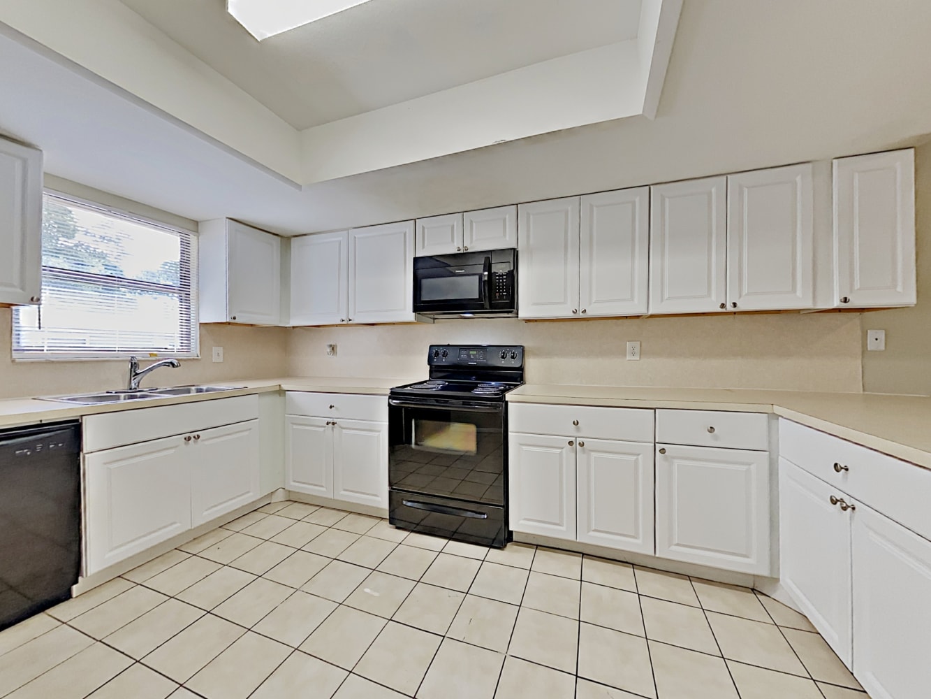 555 Freeport Ave N photo 5
