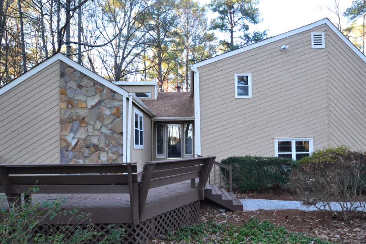 2839 Jacqueline Ln NE photo 3
