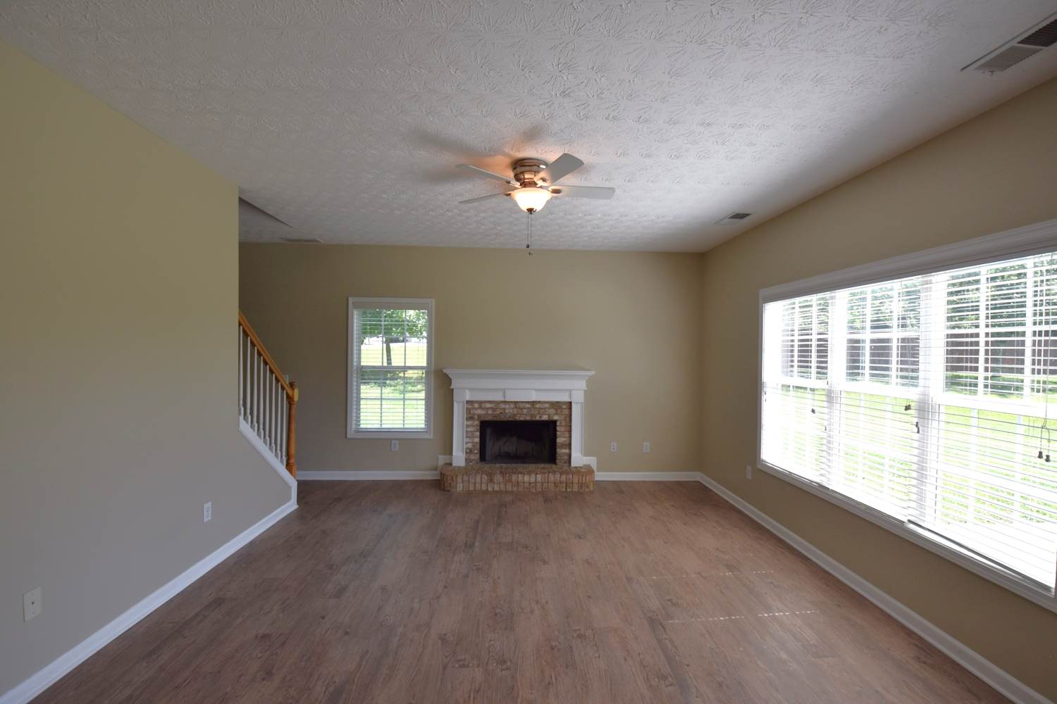 1013 Crown Landing Pkwy photo 2