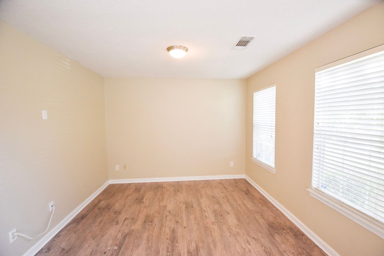 678 Assolas Ct photo 4