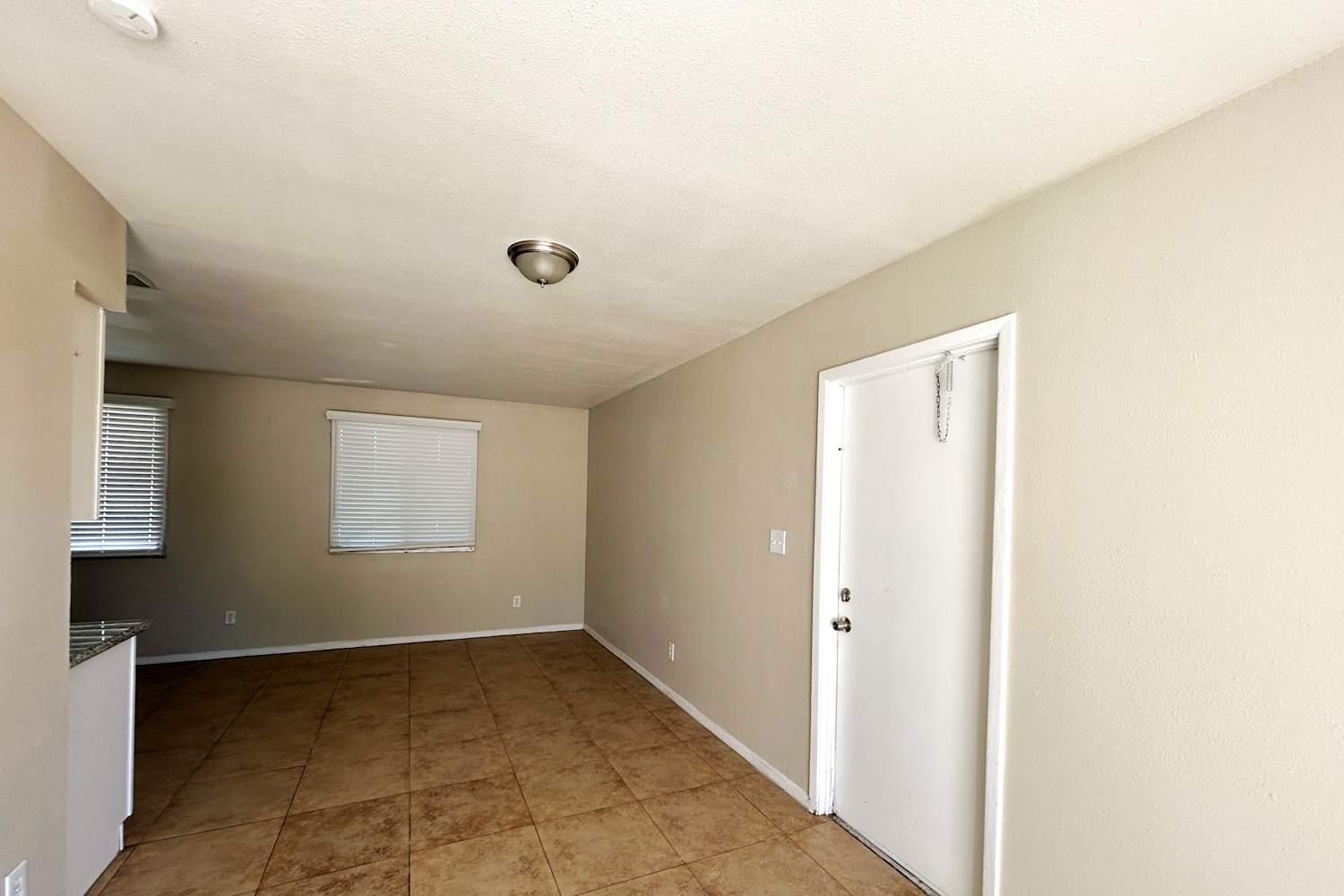 2208 N 48th Dr photo 4