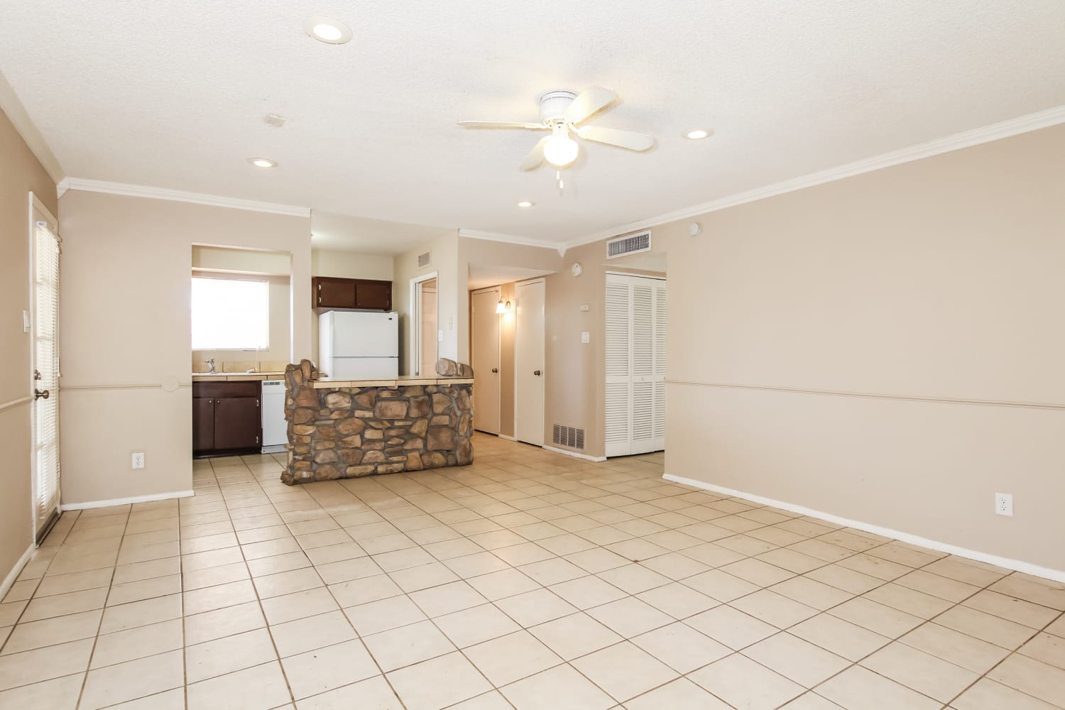 4015 N 84th Ln photo 5