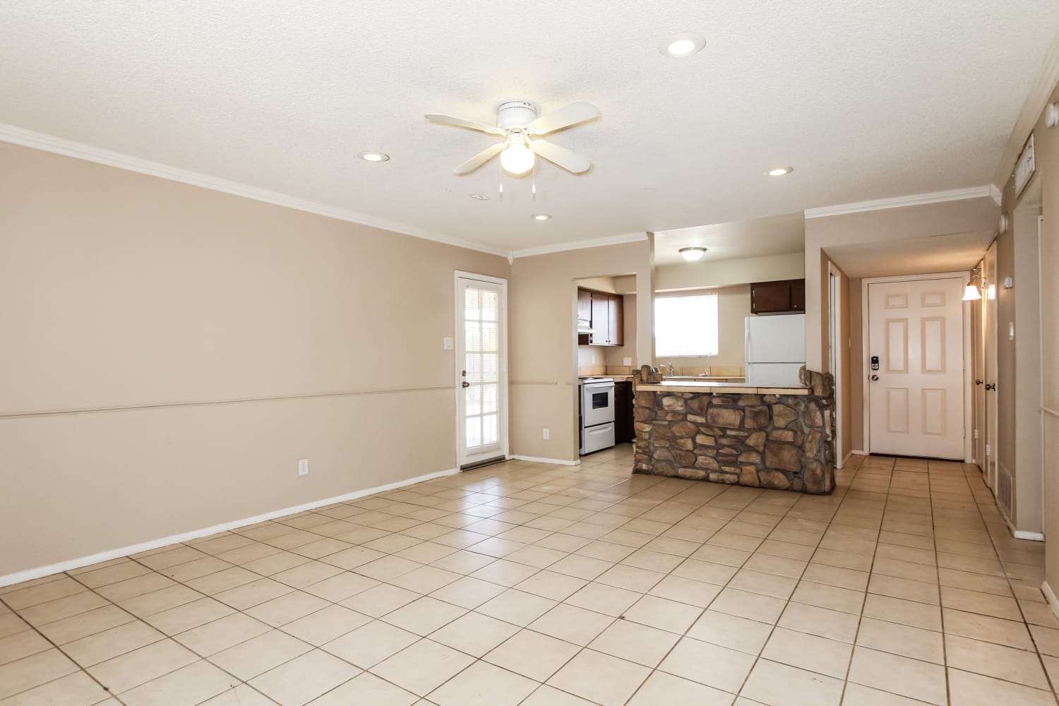4015 N 84th Ln photo 4