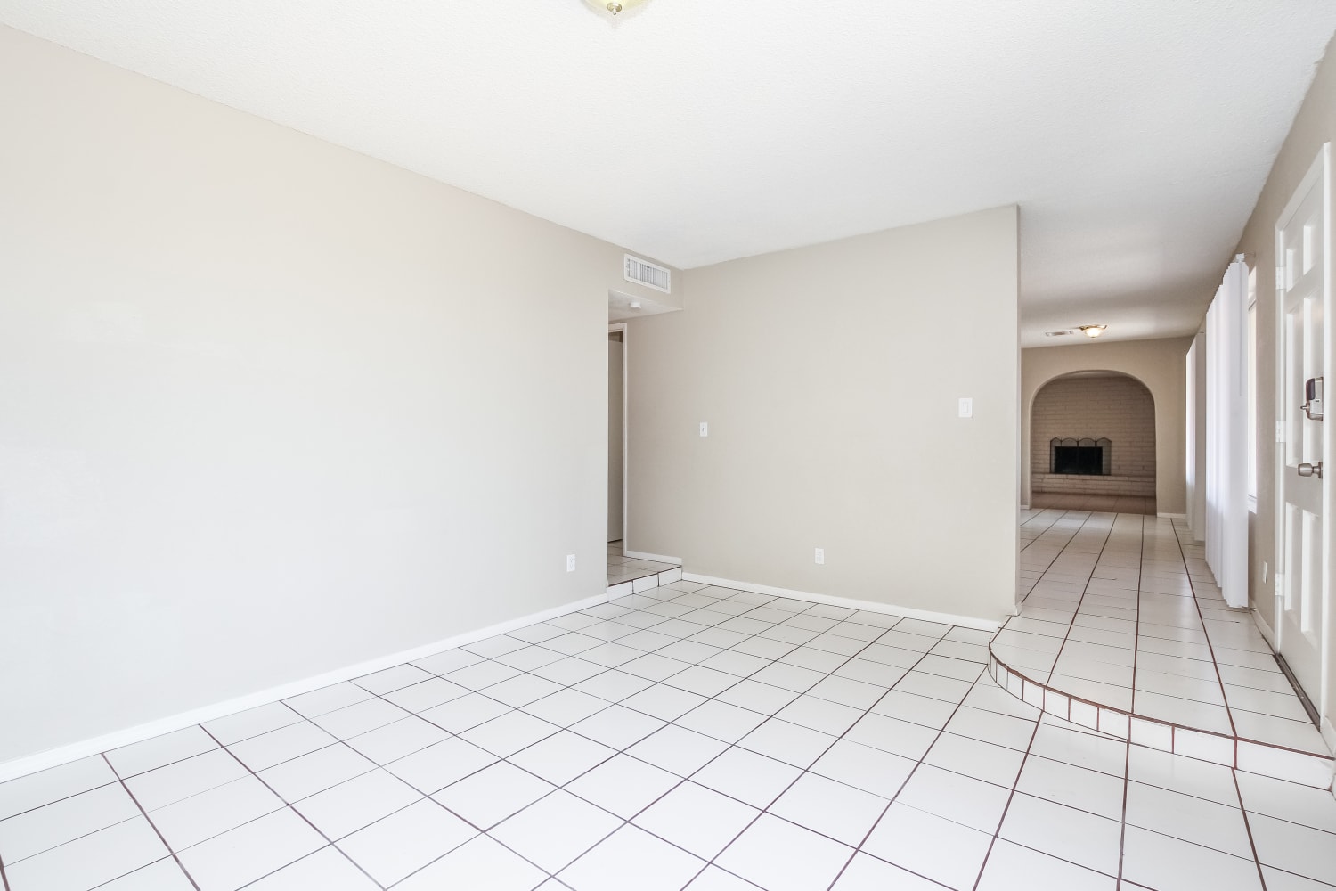 1143 E Caldwell St photo 5