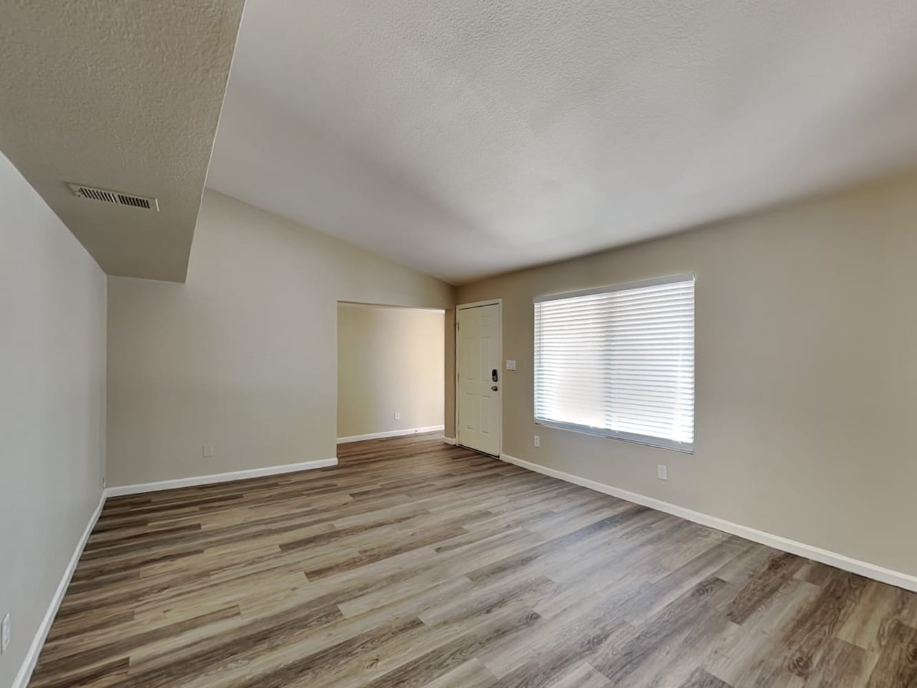 10444 W Devonshire Ave photo 3