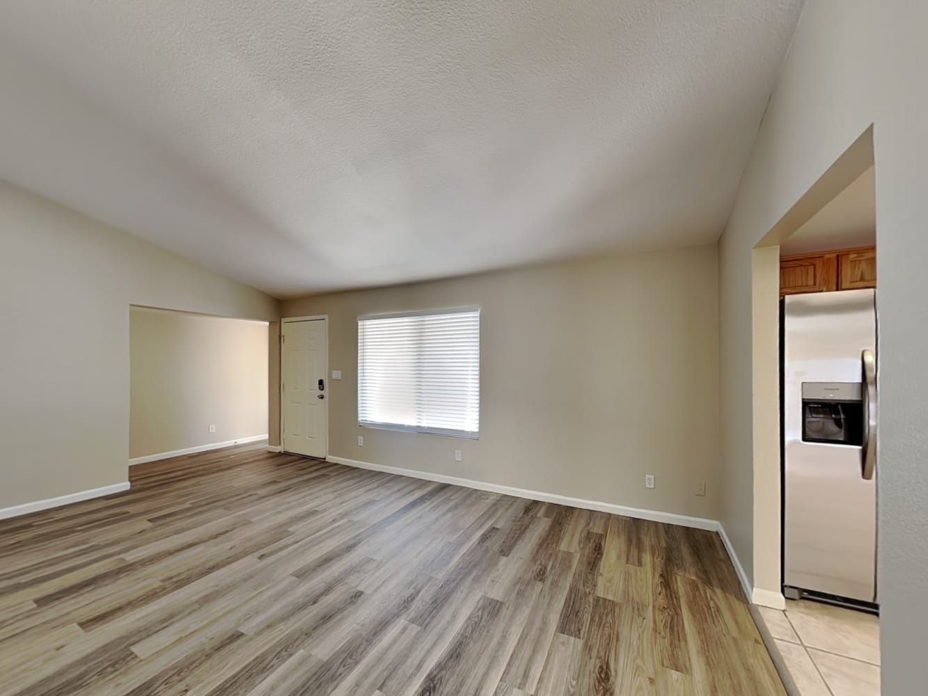 10444 W Devonshire Ave photo 4