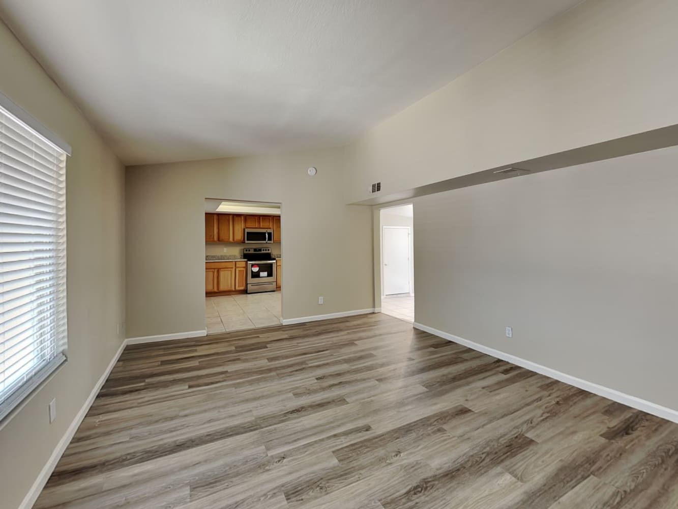 10444 W Devonshire Ave photo 5