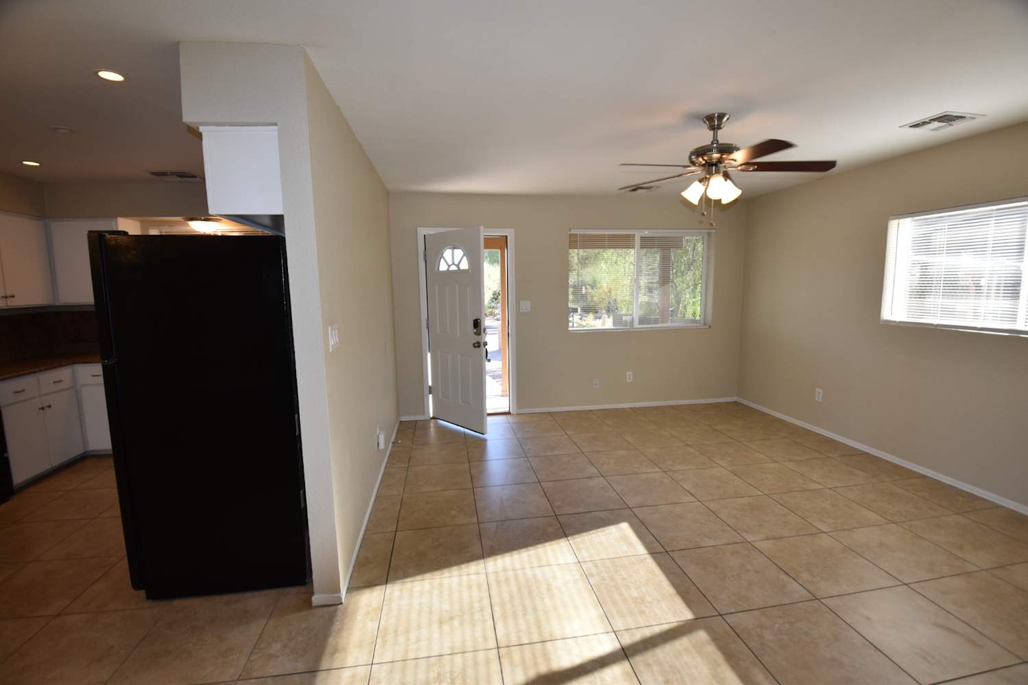 9016 E Gary Ln photo 4