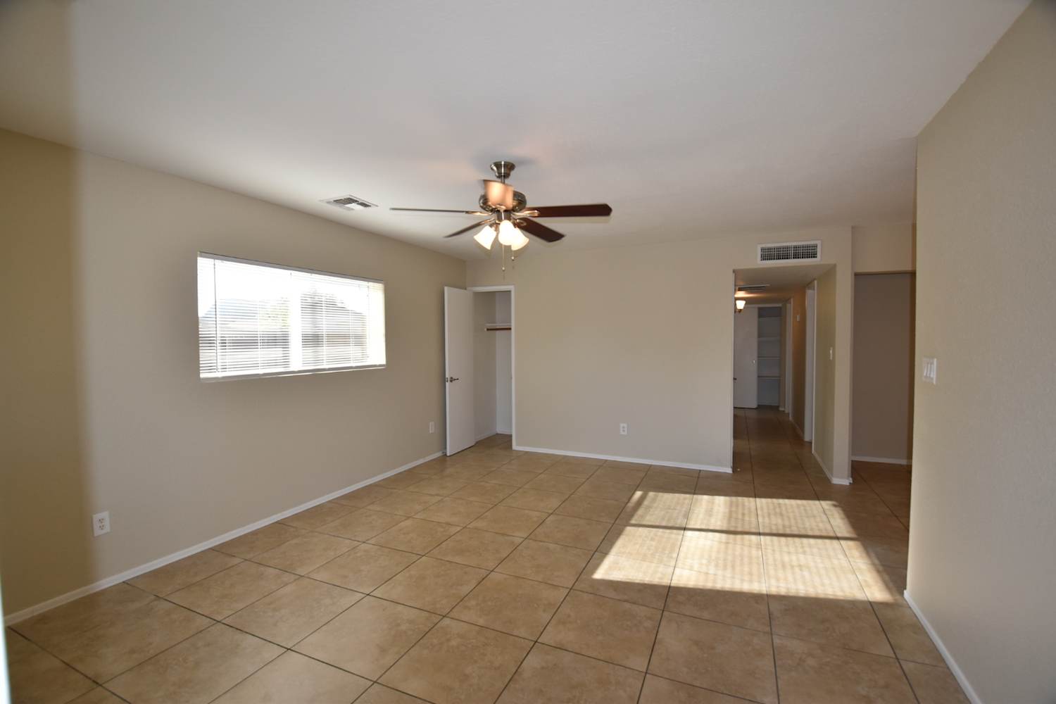9016 E Gary Ln photo 3