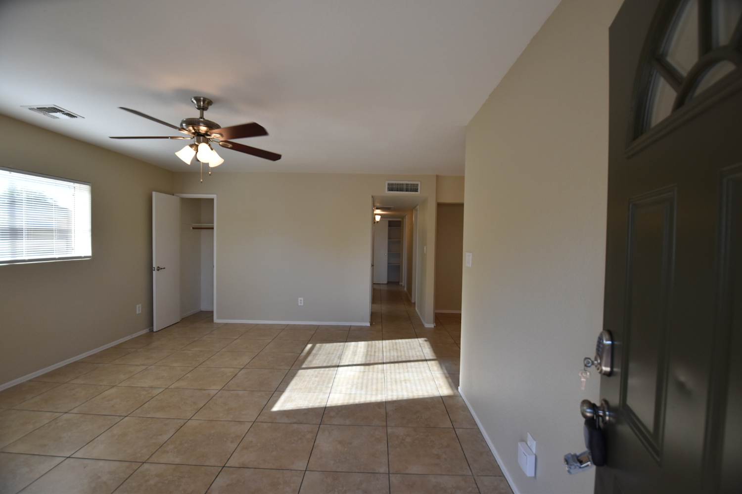 9016 E Gary Ln photo 2