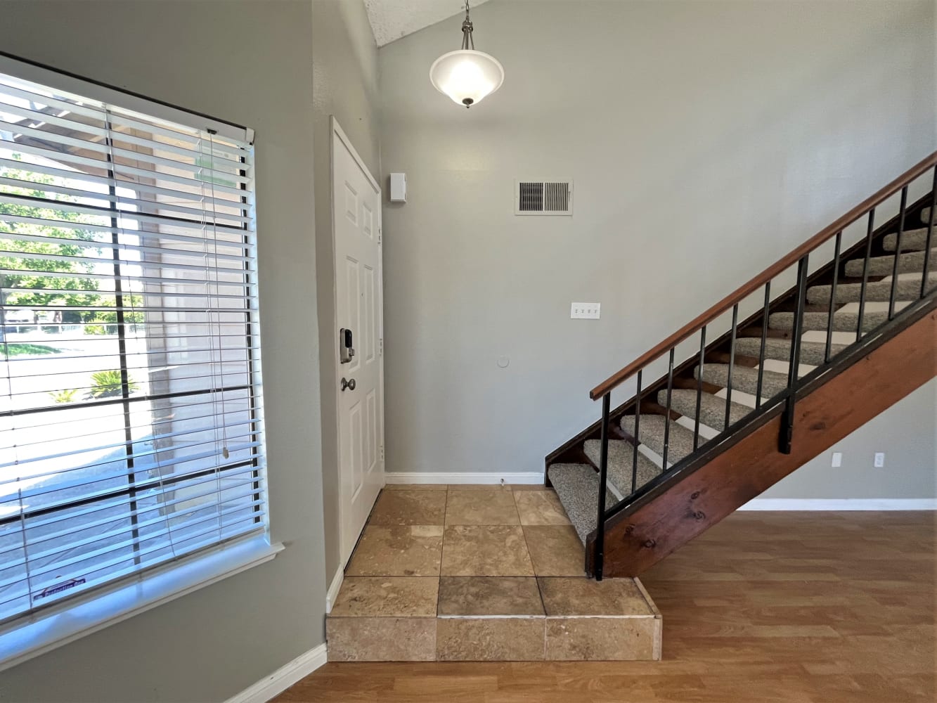 3561 Binghamton Dr photo 2