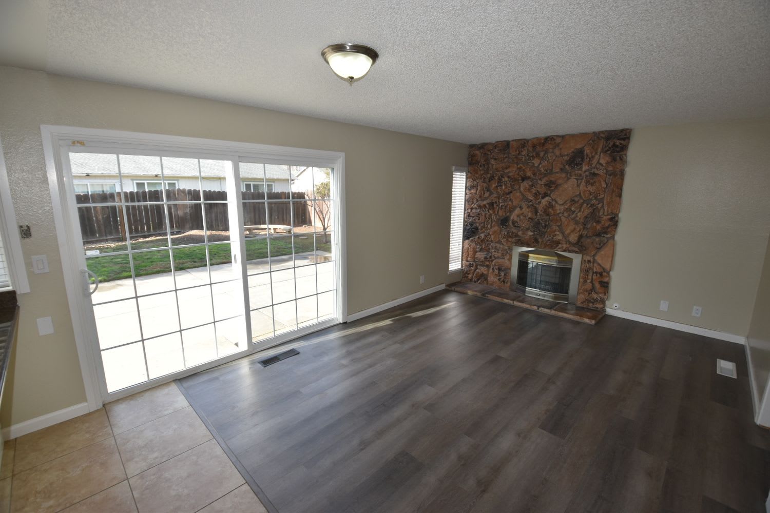 518 Woodlark Dr photo 4