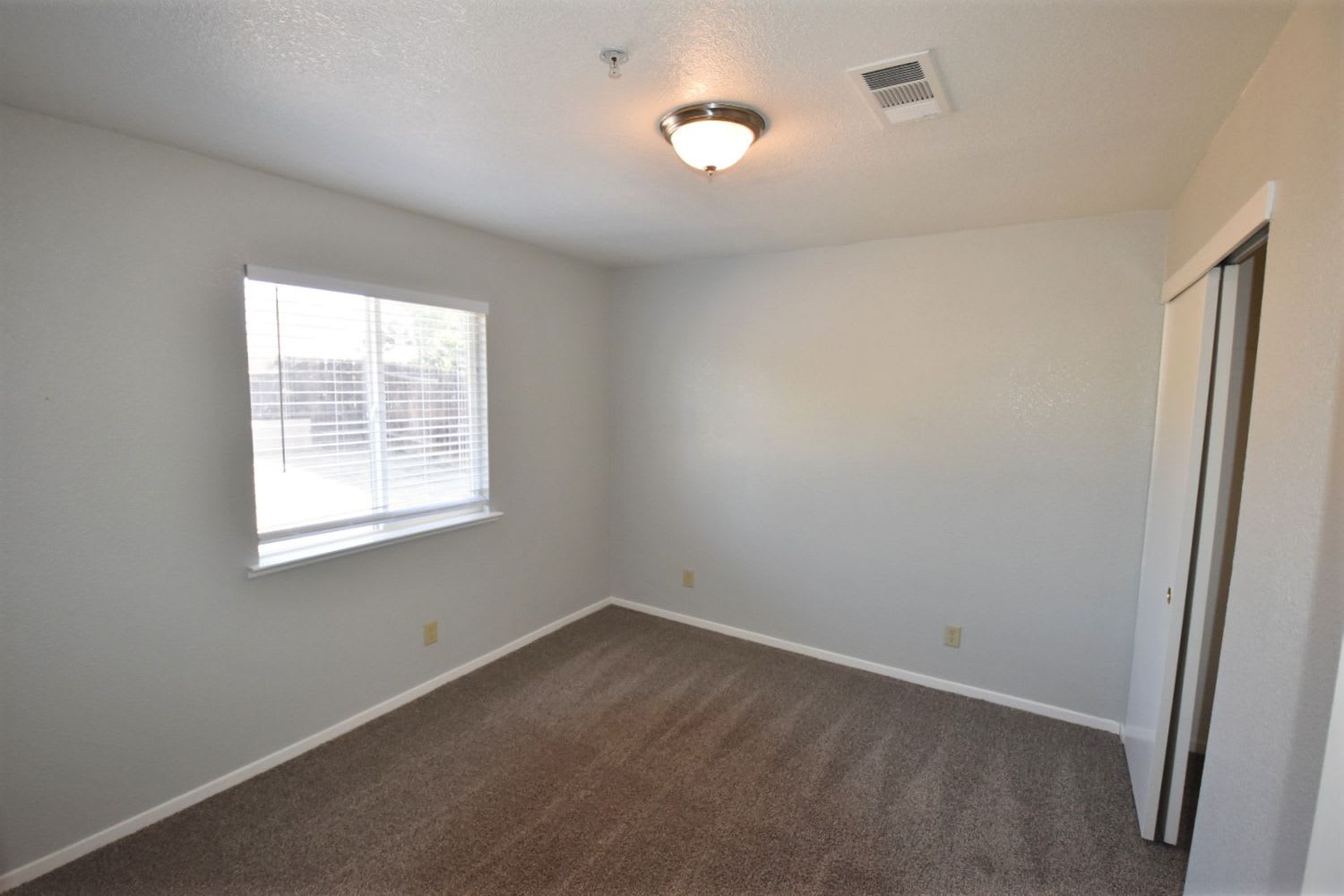 25964 Craig St photo 4
