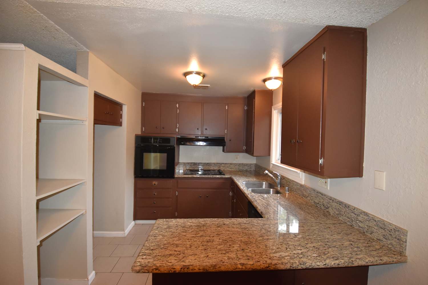 2365 La Loma Dr photo 3