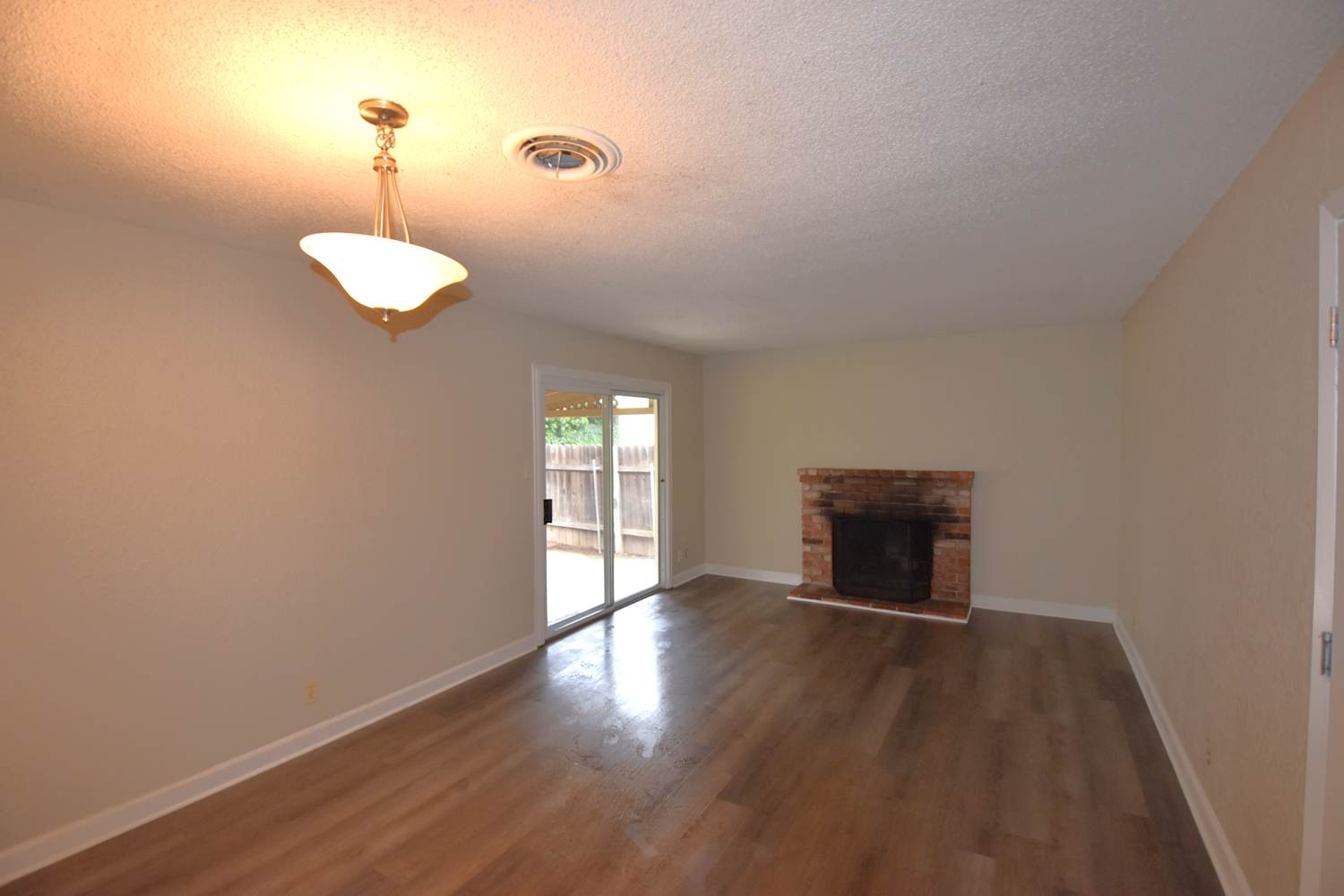 2365 La Loma Dr photo 2