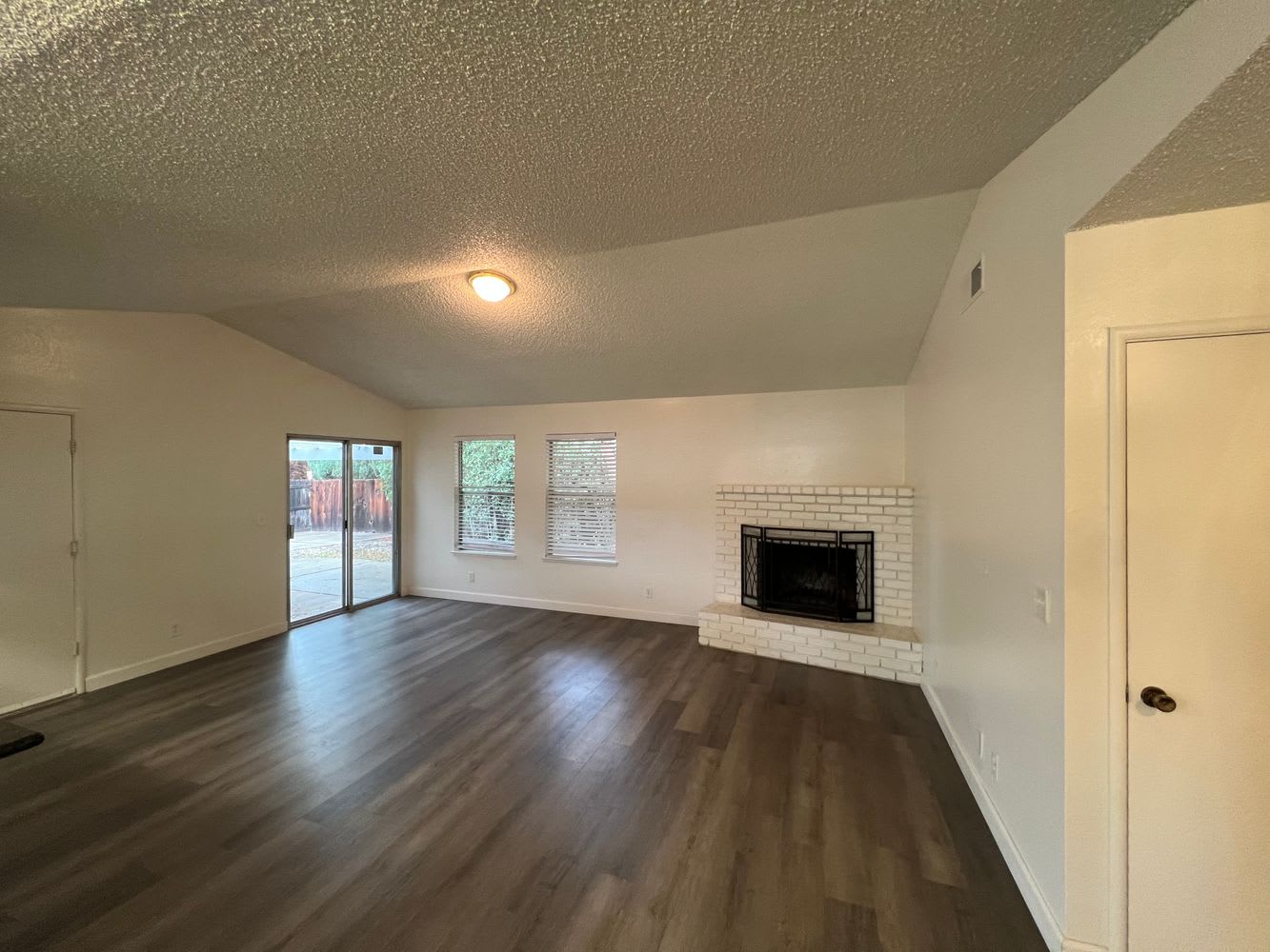 460 Pelican Pl photo 2