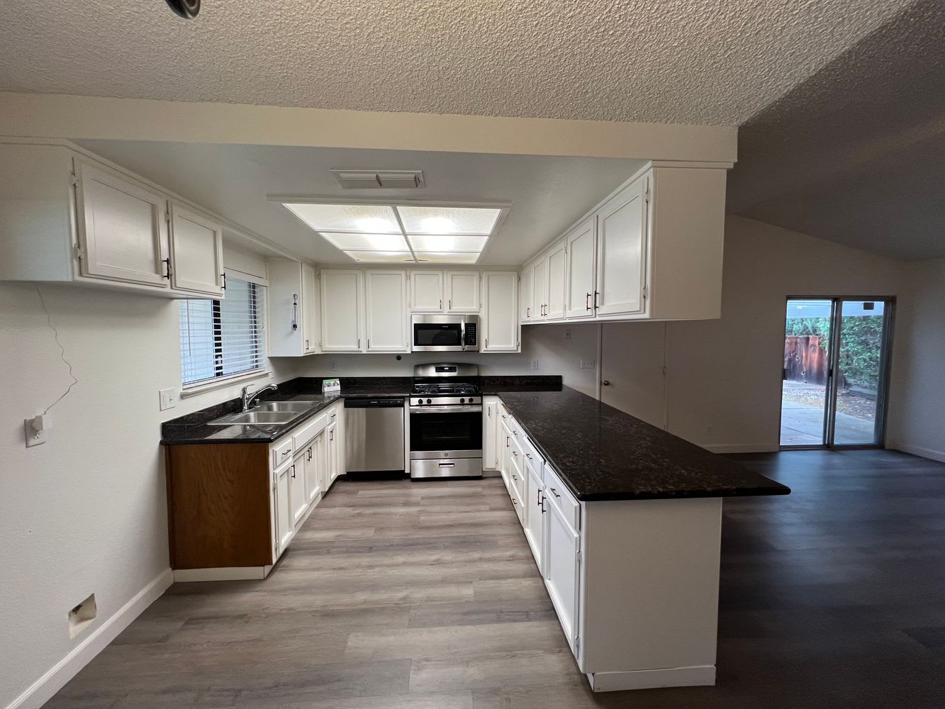460 Pelican Pl photo 3