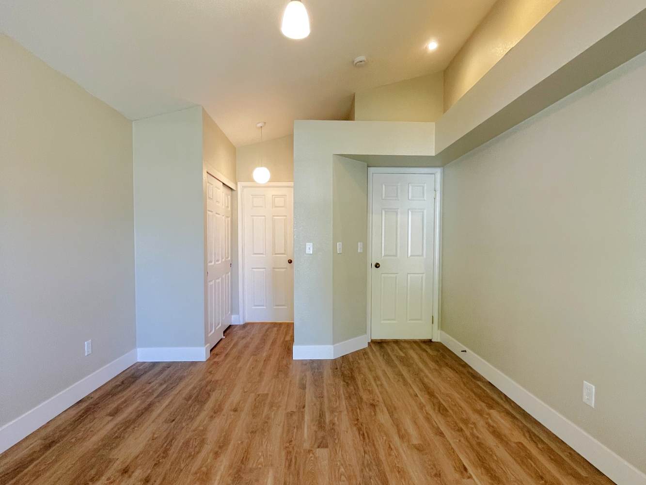 3462 Lowther Way photo 3