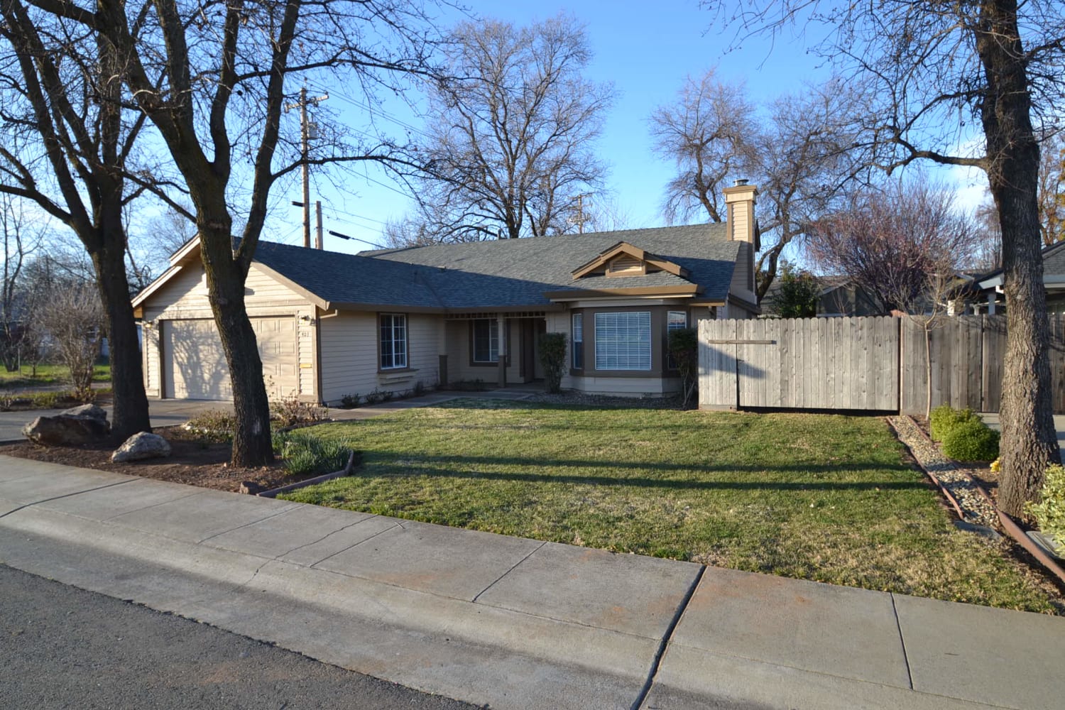403 1st St photo 2