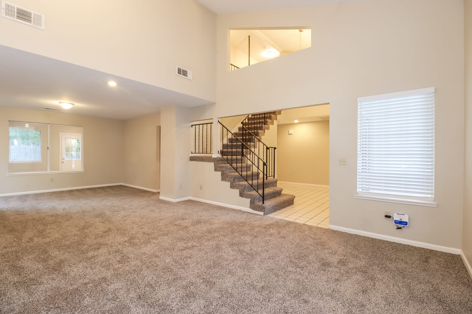 710 Jonquil Dr photo 3