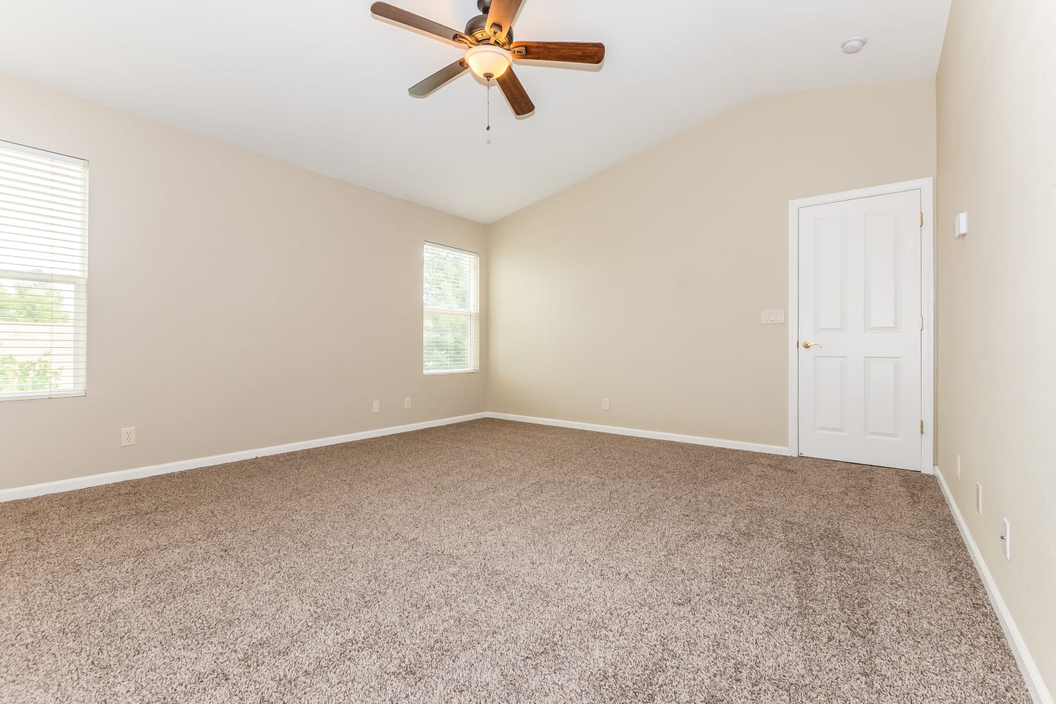 1687 Presidio Way photo 4