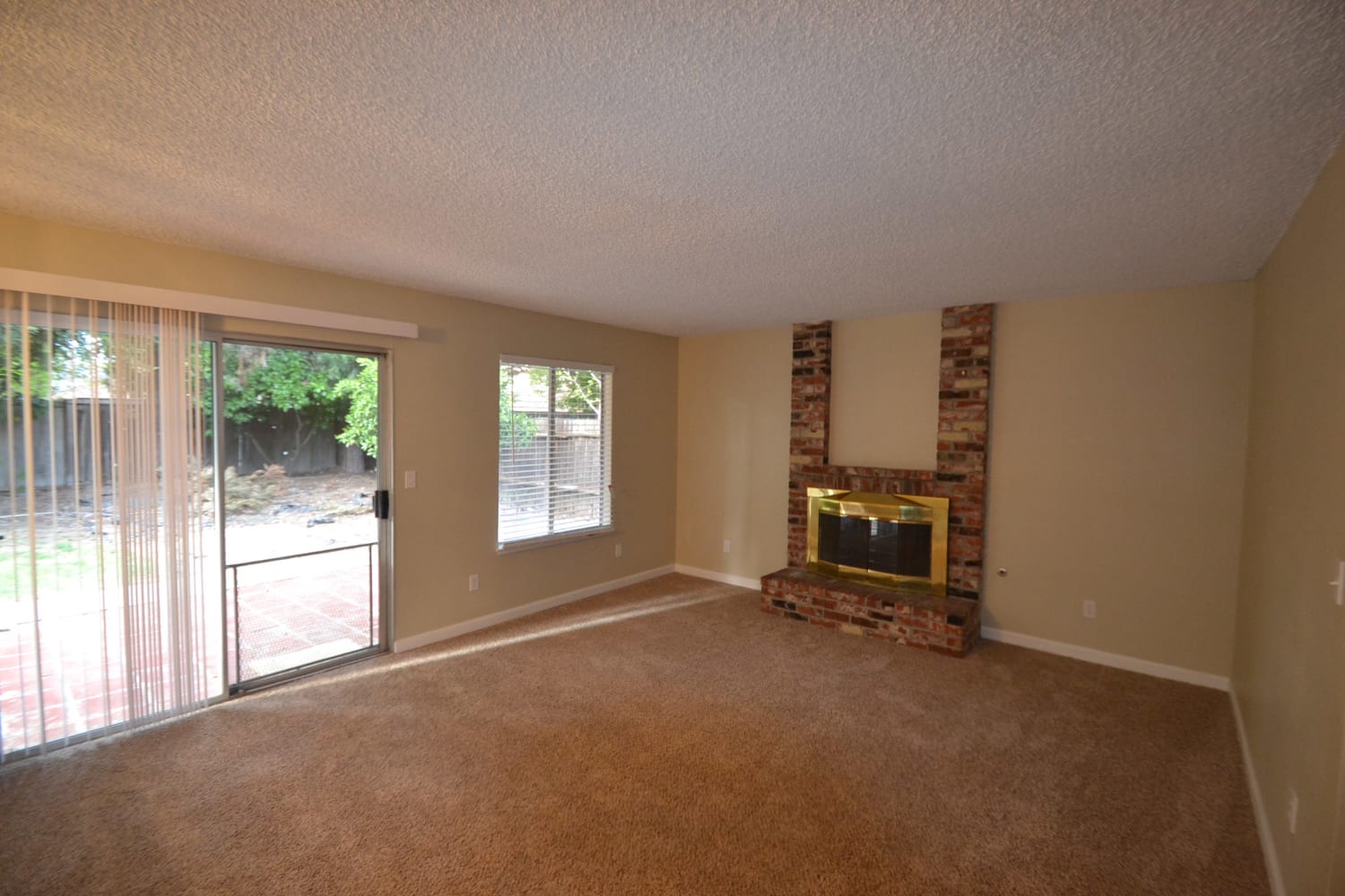 1515 Woodland Oaks Way photo 2