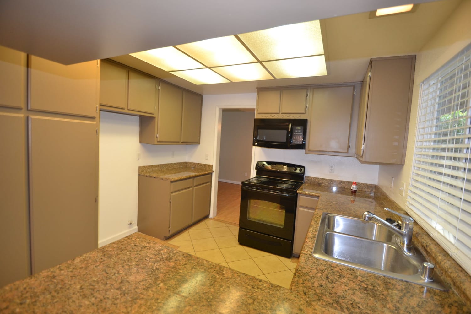 1515 Woodland Oaks Way photo 4