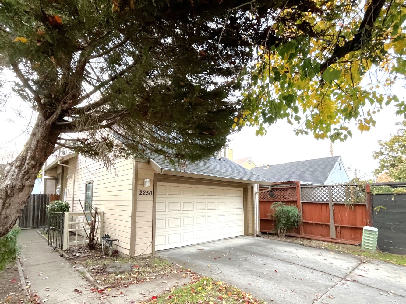 2250 Sandcastle Way photo 2