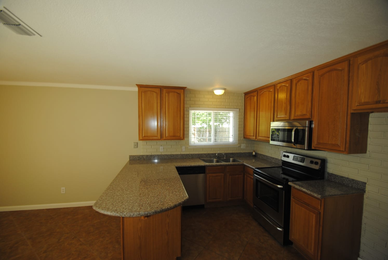 5012 Yancy Ct photo 2