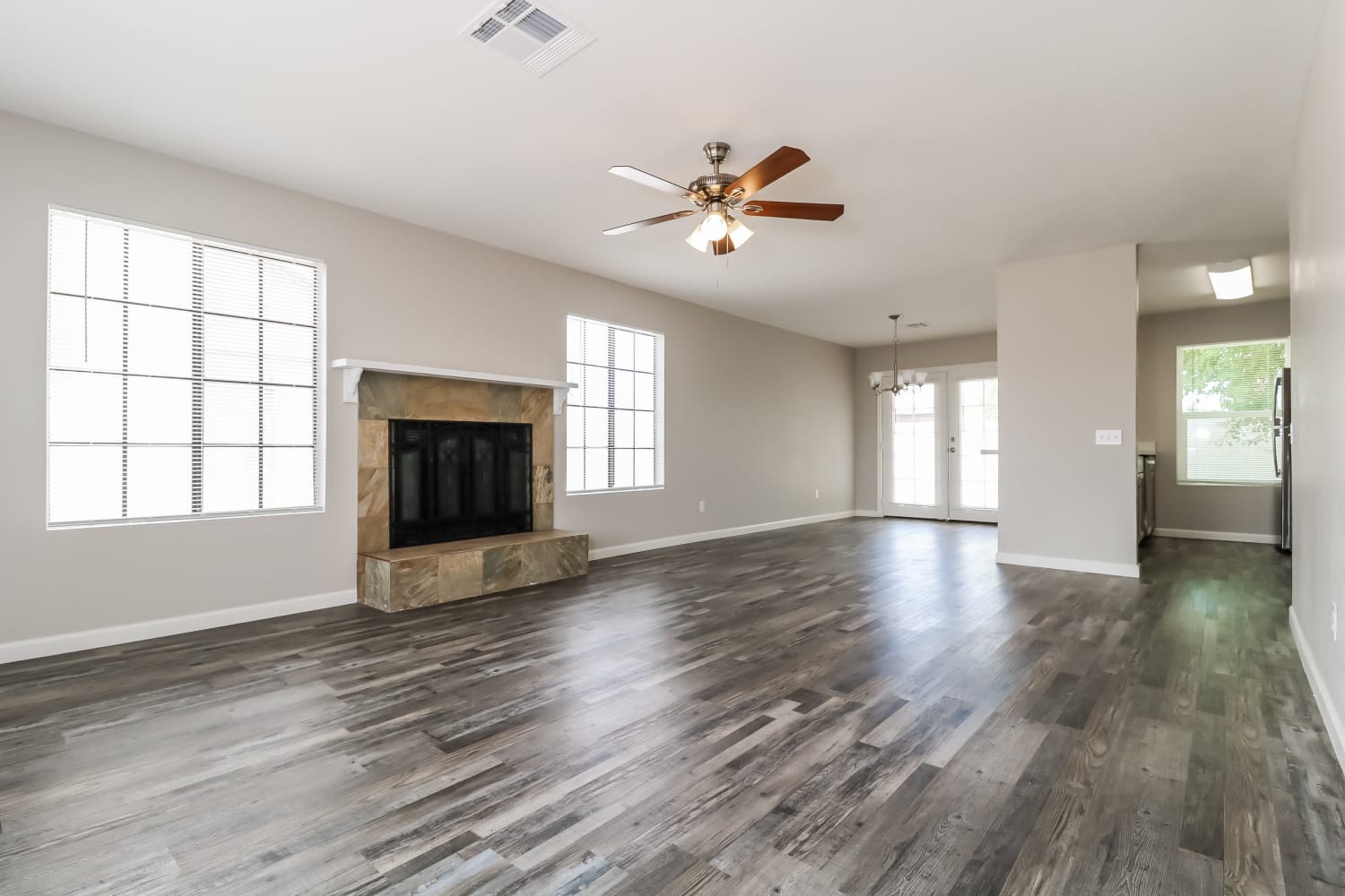 3221 W Irma Lane photo 3