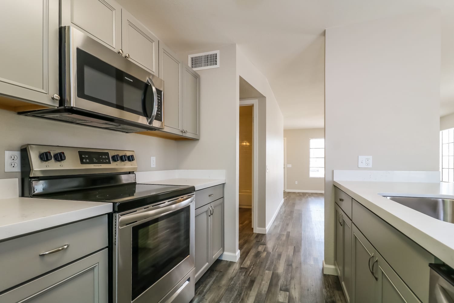 3221 W Irma Lane photo 5
