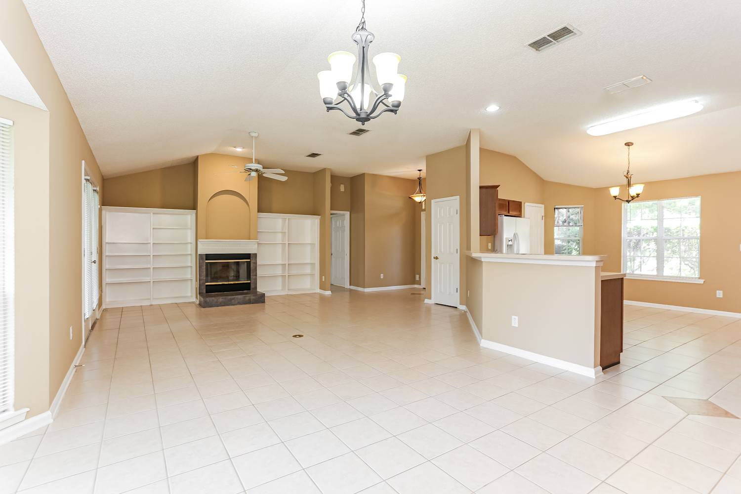1541 Shelter Cove Dr photo 4