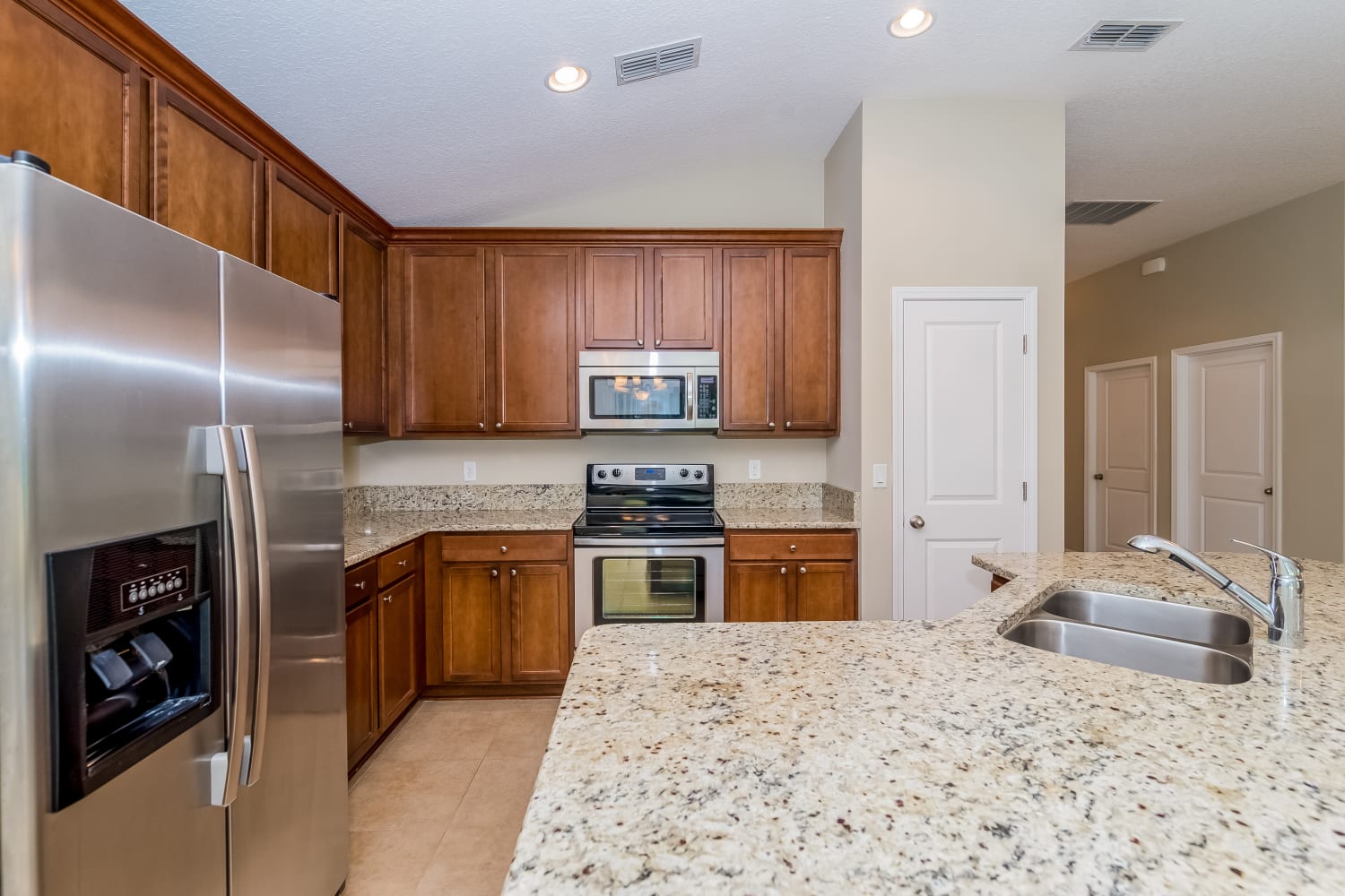 345 N Bellagio Dr photo 3