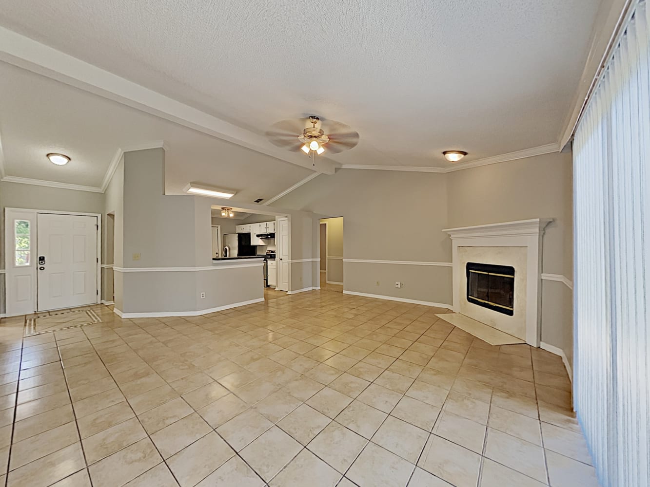 2463 Twin Springs Dr N photo 3