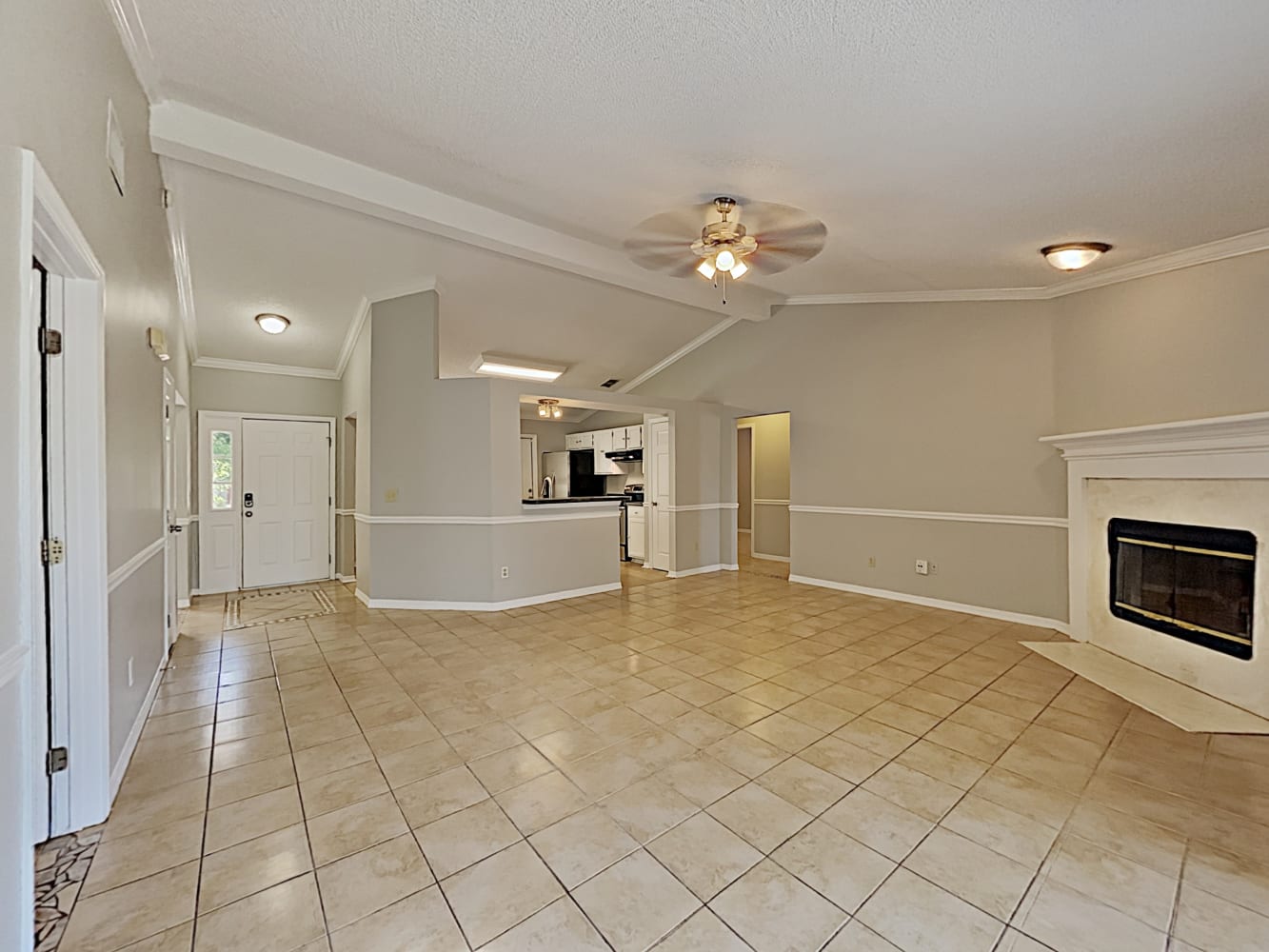 2463 Twin Springs Dr N photo 4