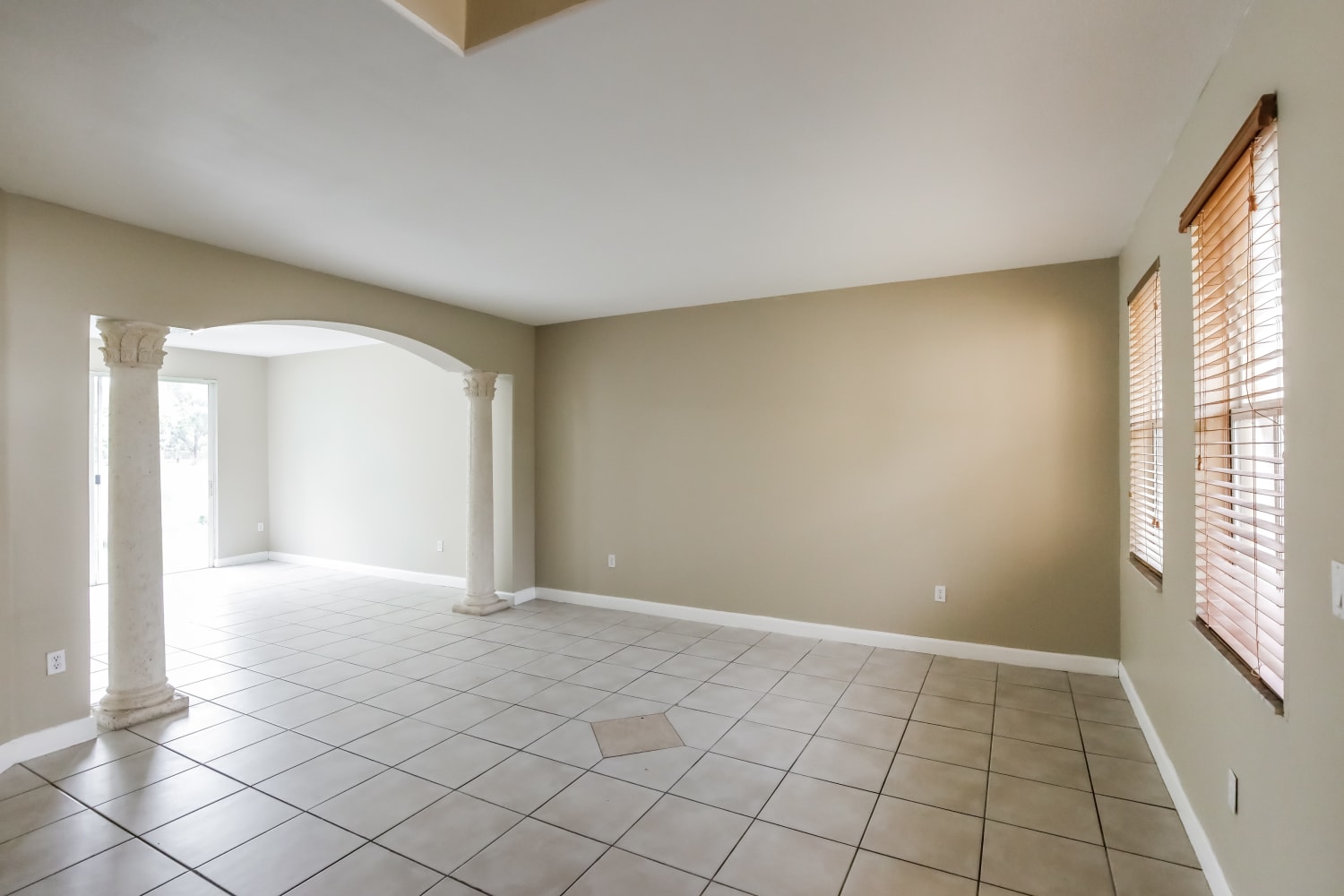 14941 SW 17th Ln photo 4