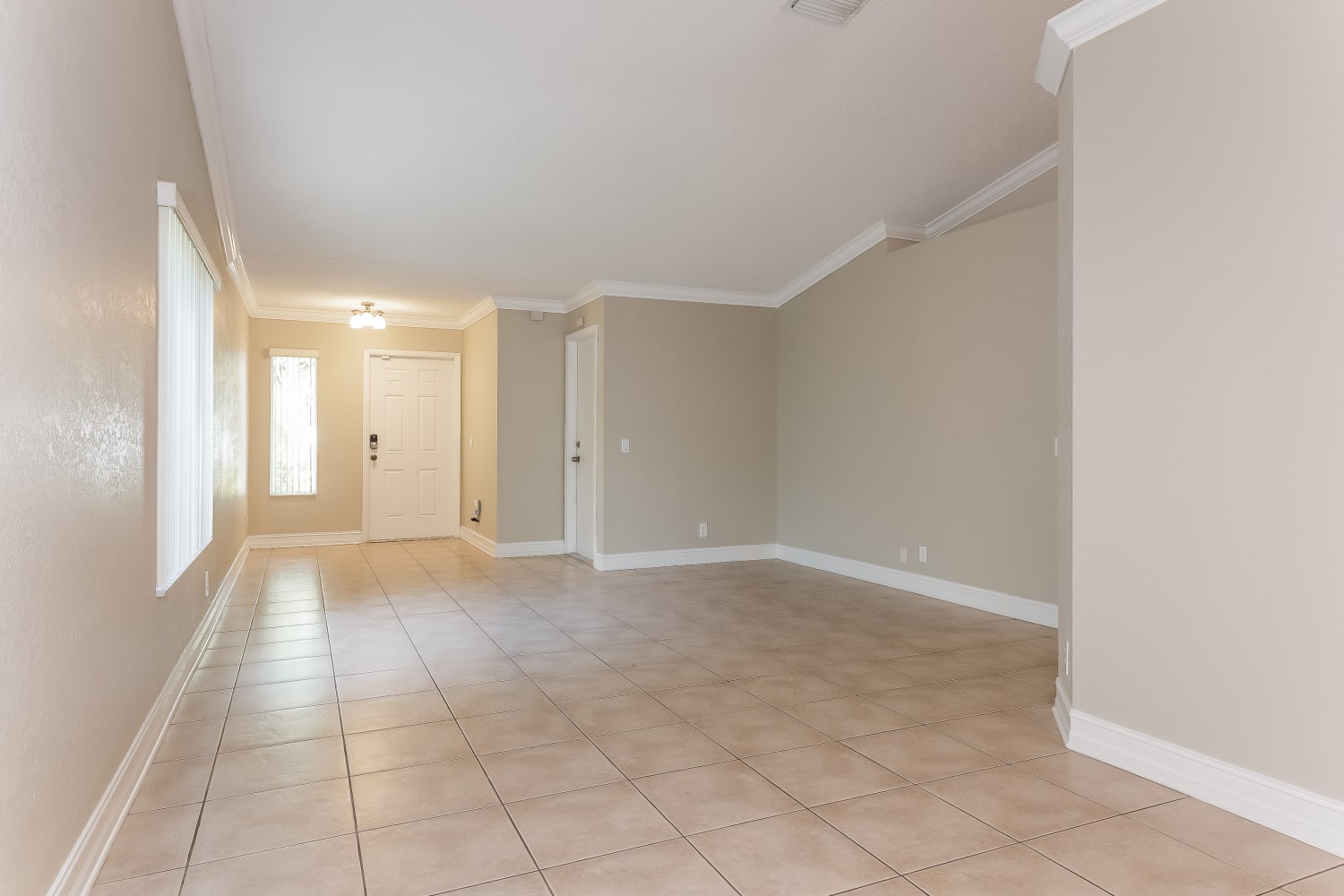 4266 Greenbriar Ln photo 4
