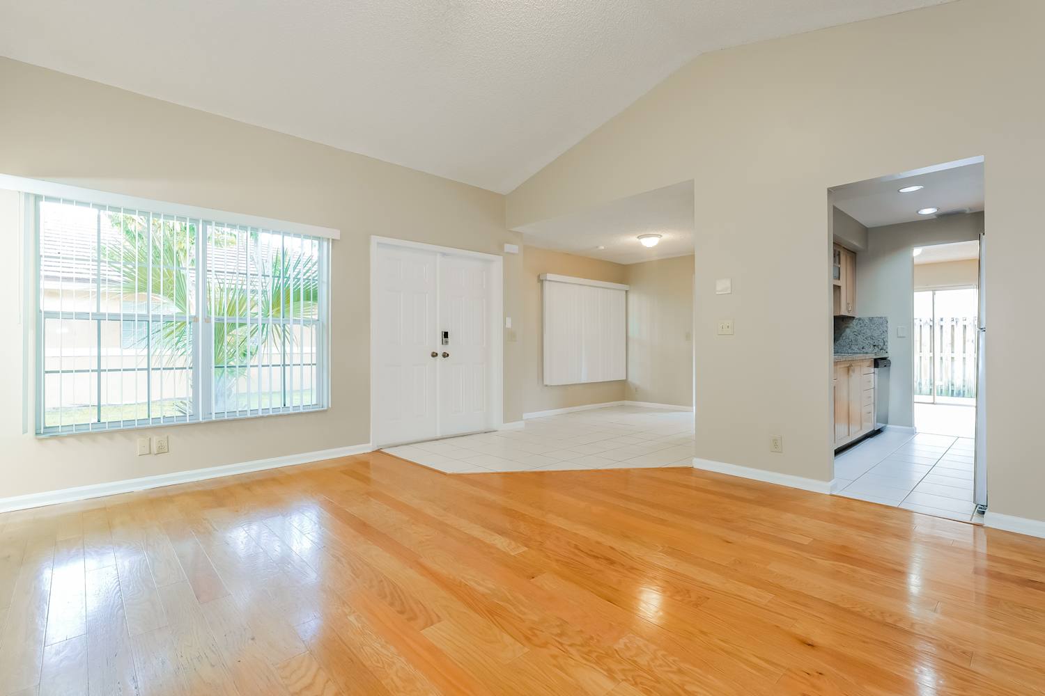 12231 Dartmoor Dr photo 4