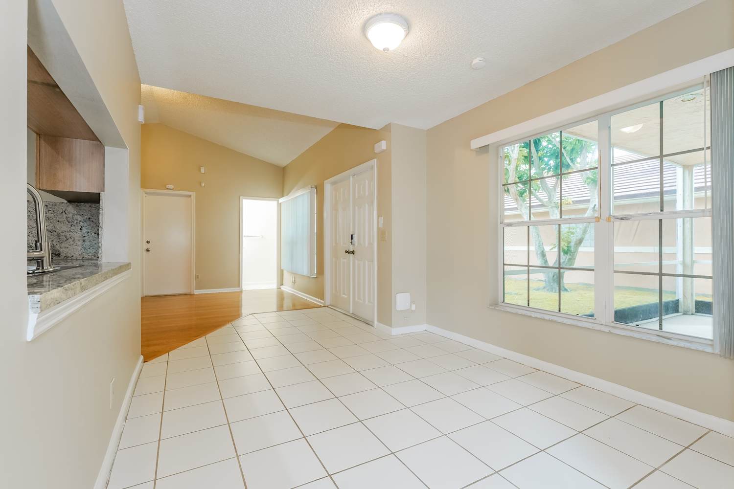 12231 Dartmoor Dr photo 5