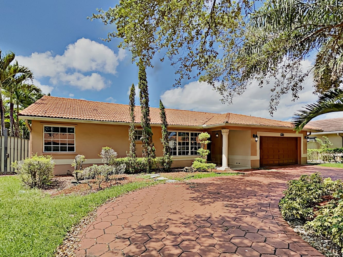 8361 NW 166th Ter photo 2