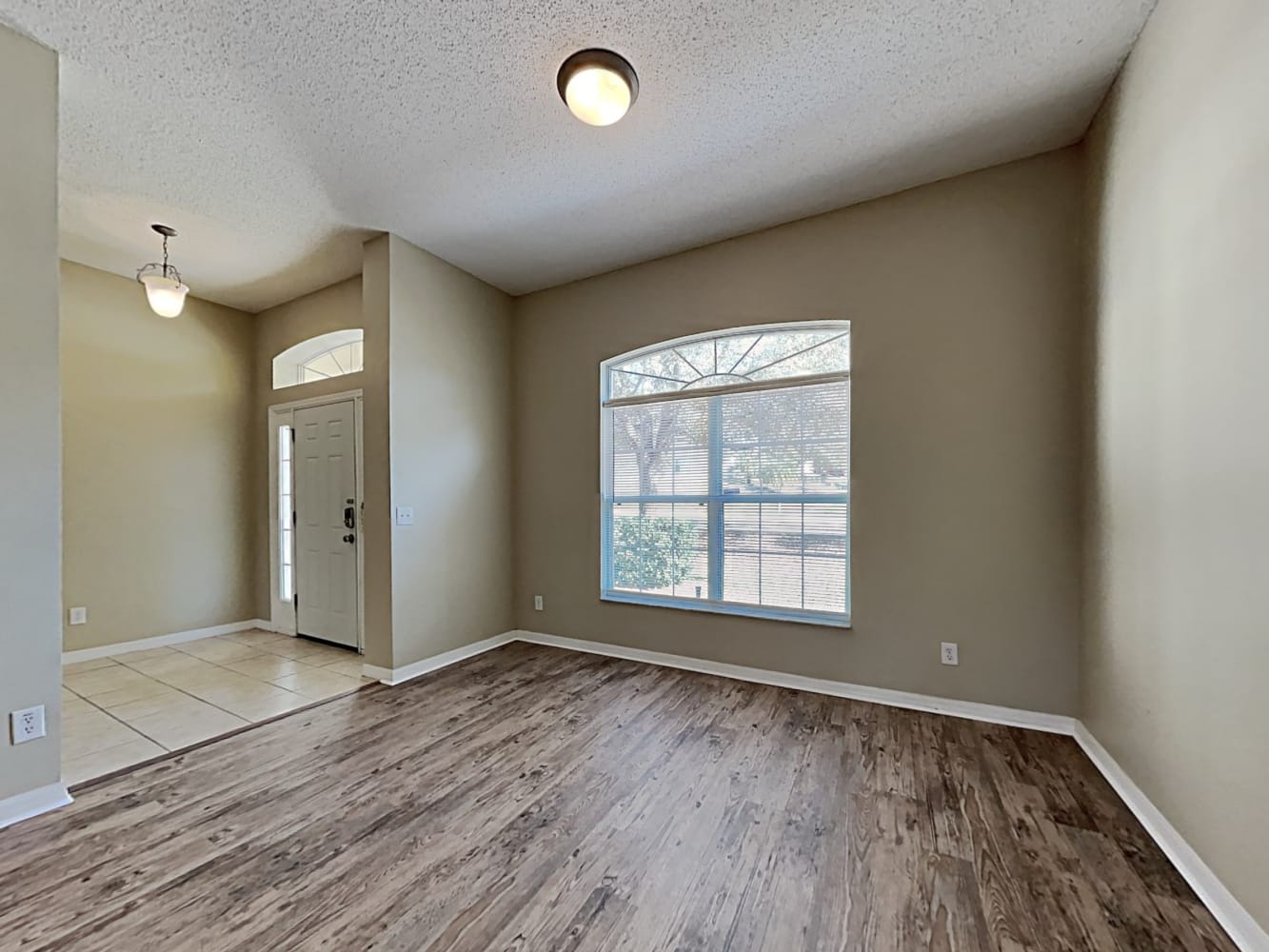 1266 N Ridge Blvd photo 3