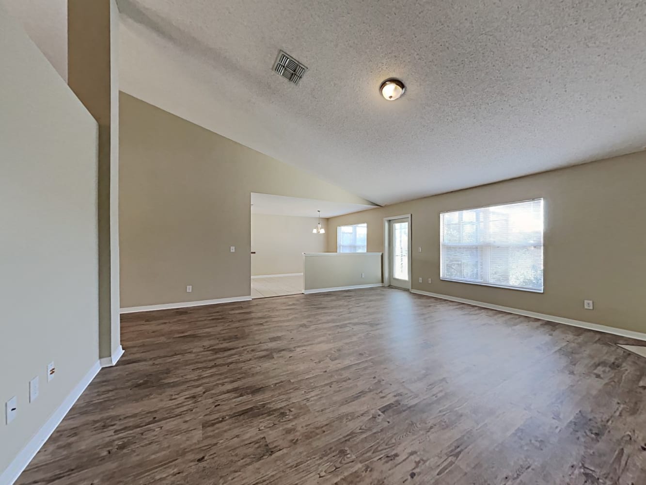 1266 N Ridge Blvd photo 4