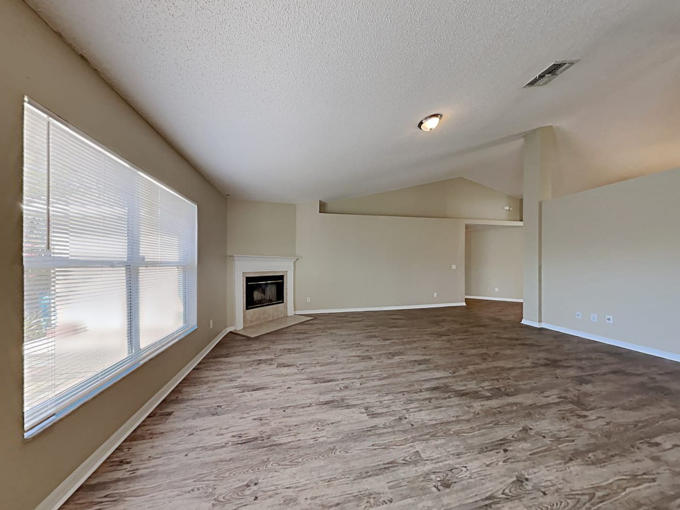 1266 N Ridge Blvd photo 5