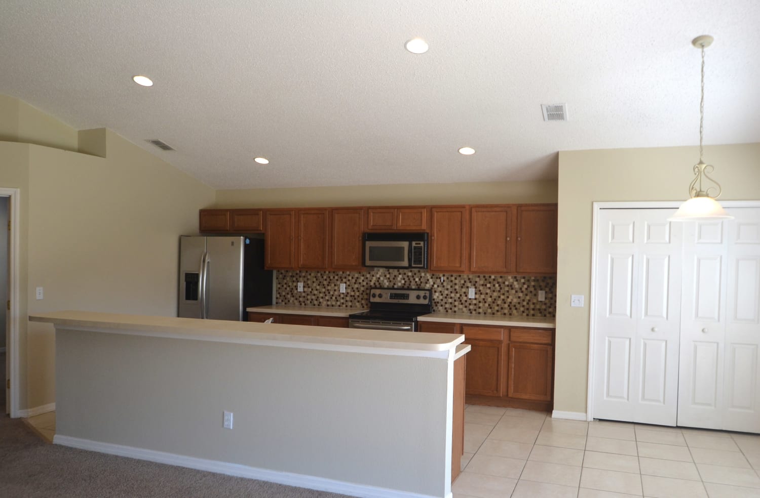 727 Versailles Ln photo 3