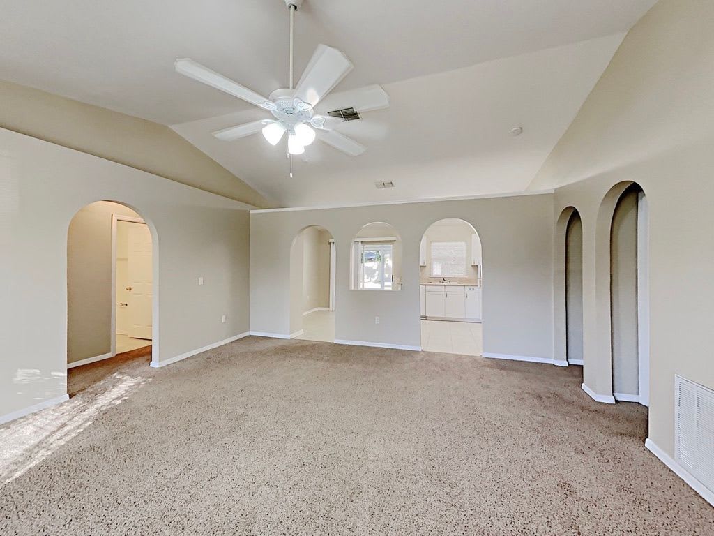 641 Stevelynn Cir photo 4