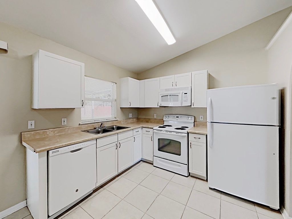 641 Stevelynn Cir photo 5
