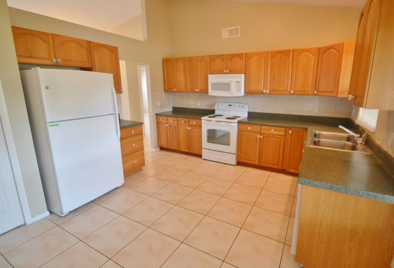 2821 Saffron Dr photo 2
